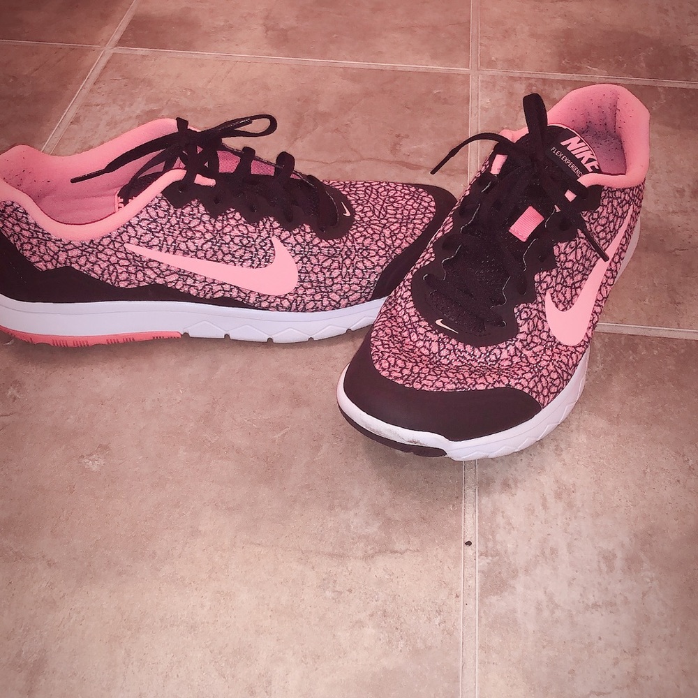 Nike running tennis shoe